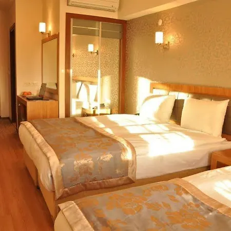 Grand Anzac Hotel 3*