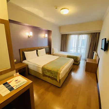 מלון Grand Anzac 3*