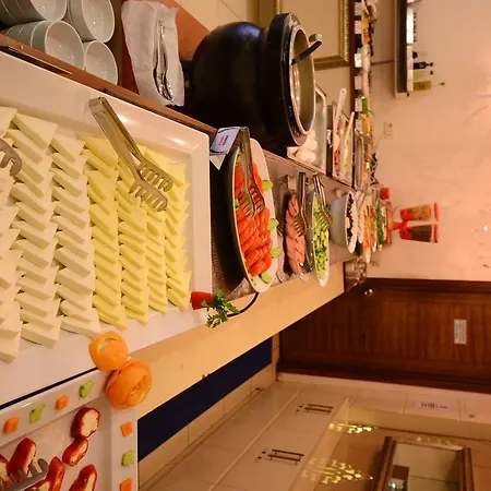 מלון Grand Anzac 3*