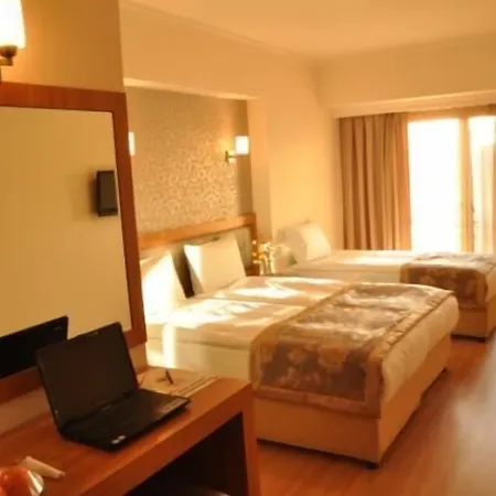 Hotel Grand Anzac 3*