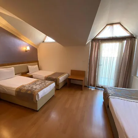 מלון Grand Anzac 3*